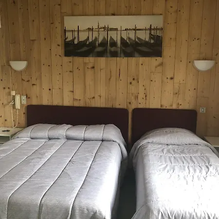 Hotel De Paris 2*