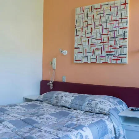 De Paris Hotel 2*