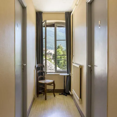 Hotel De Paris 2*