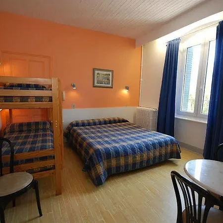 De Paris Hotel 2*